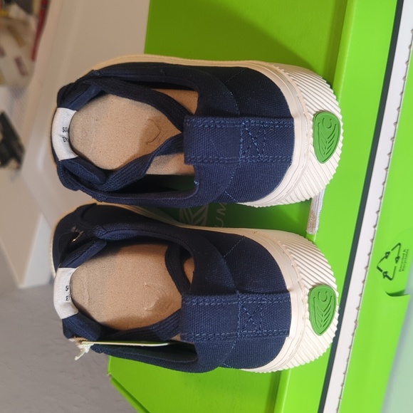 Cariuma (Navy Blue Canvas/White Sole) 7.5W - Picture 3 of 11